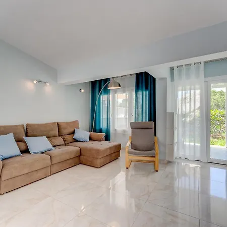 Beautiful In Island Village Apartment