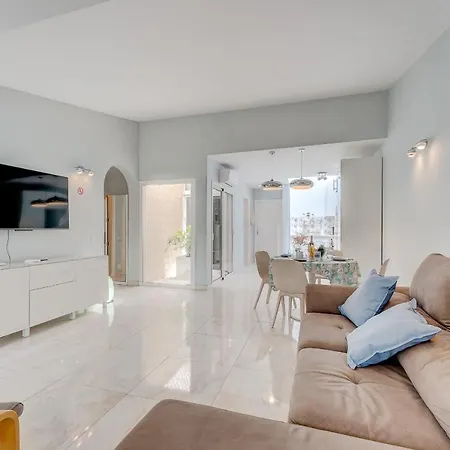 Beautiful In Island Village Apartment